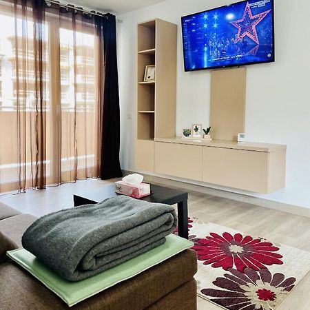 Mountain Crib In Urban Plaza W. Parking & Netflix Apartment Brașov Exterior foto