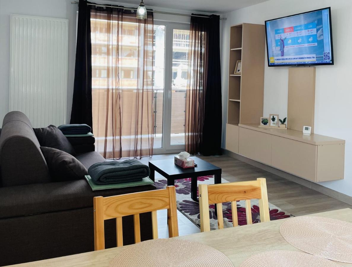 Mountain Crib In Urban Plaza W. Parking & Netflix Apartment Brașov Exterior foto