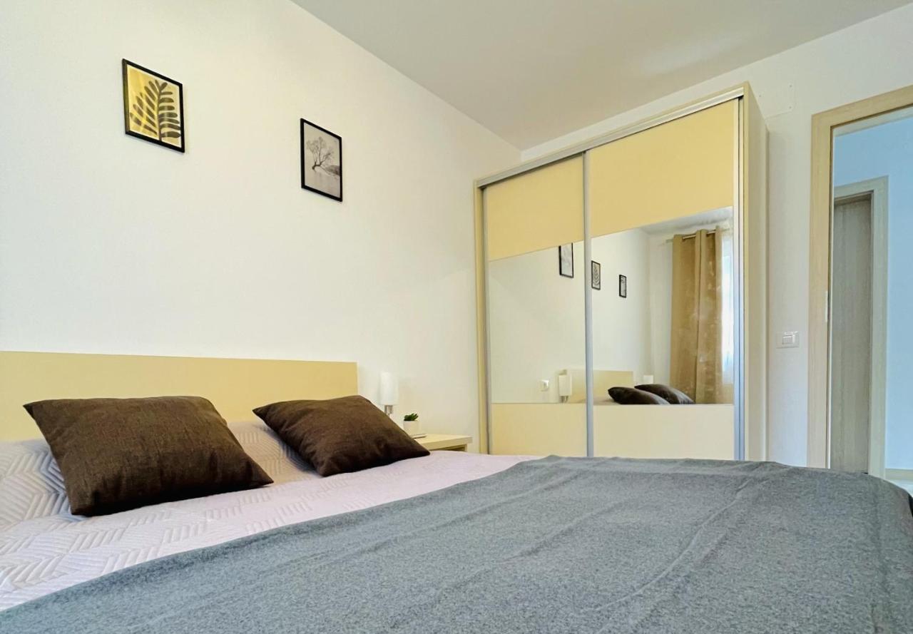 Mountain Crib In Urban Plaza W. Parking & Netflix Apartment Brașov Exterior foto